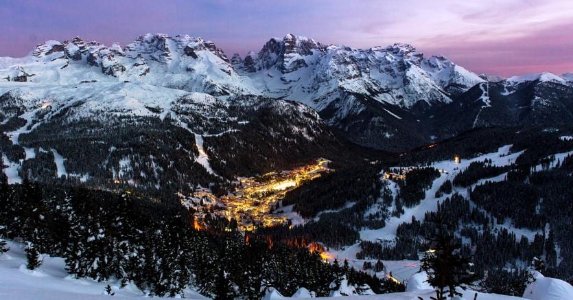 madonna-di-campiglio-dolomiti_panoramica_inverno-kleF--835x437@Viaggi24-Web.jpg