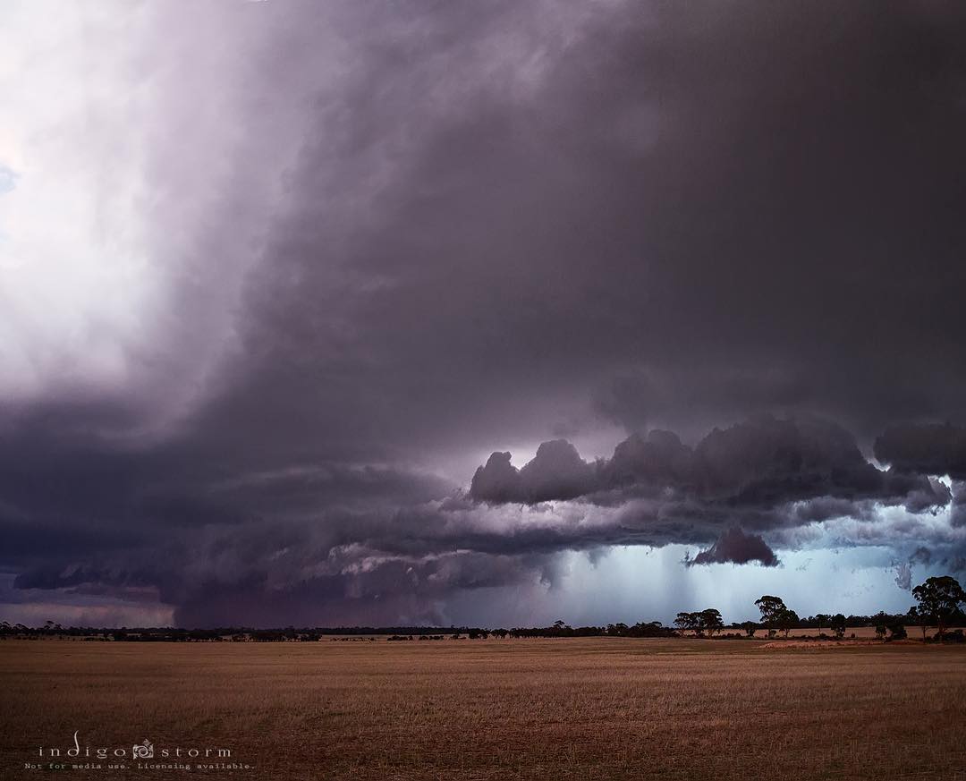 Australia - nucleo grandine illuminato - 03-19.jpg